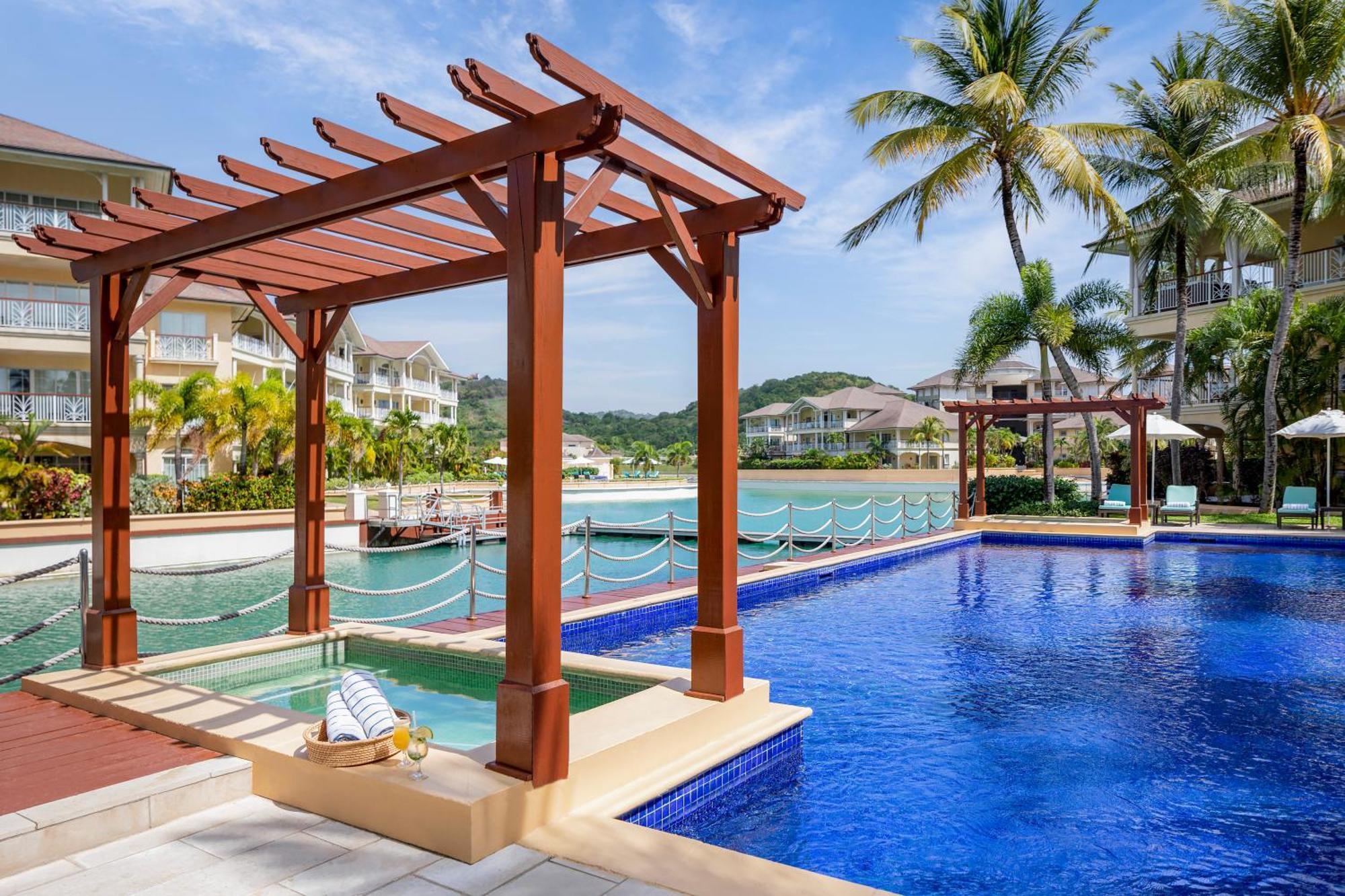 The Landings Resort And Spa - All Suites โกรส อิส์ลีต ภายนอก รูปภาพ