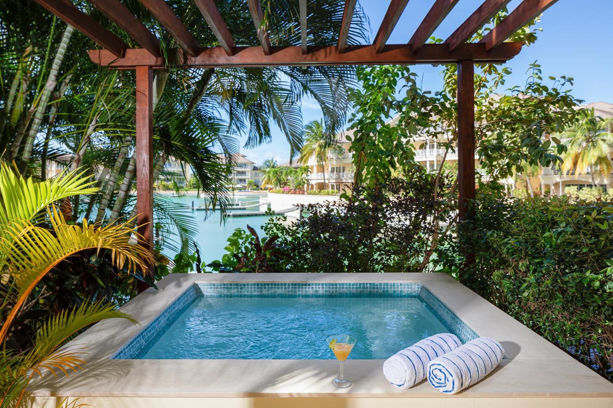 The Landings Resort And Spa - All Suites โกรส อิส์ลีต ภายนอก รูปภาพ