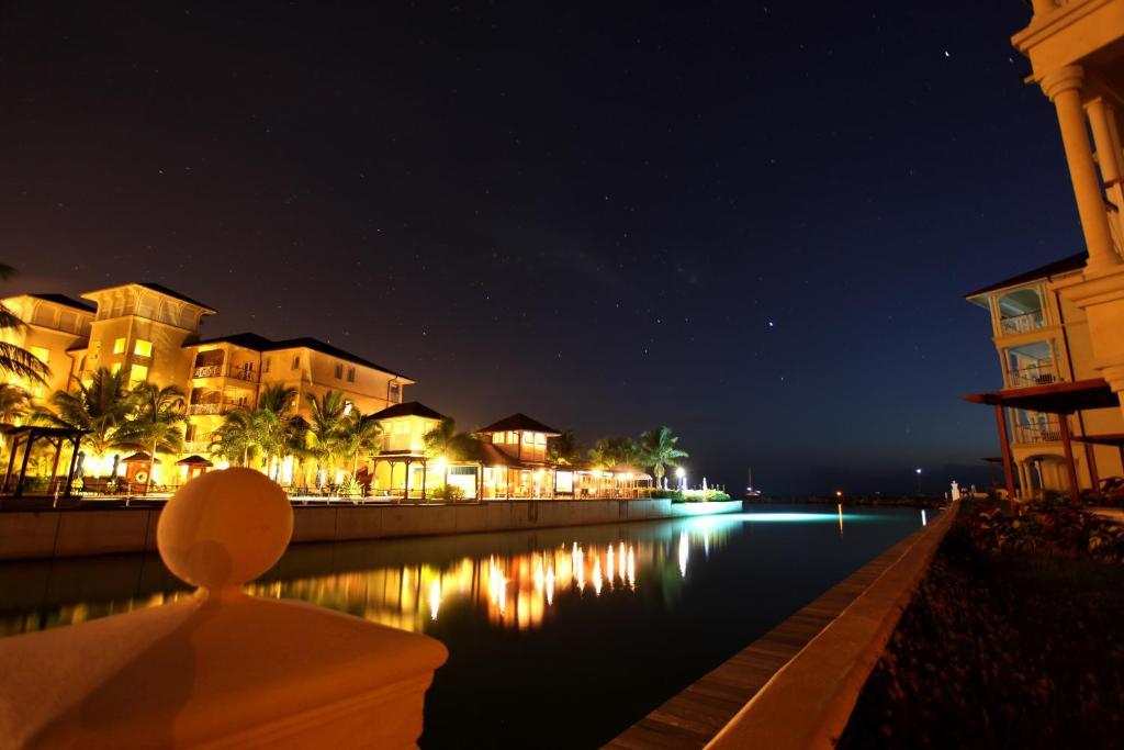 The Landings Resort And Spa - All Suites โกรส อิส์ลีต ภายนอก รูปภาพ